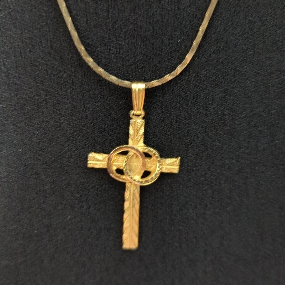 Gold tone double Wedding band 12" chain unmarked Cross